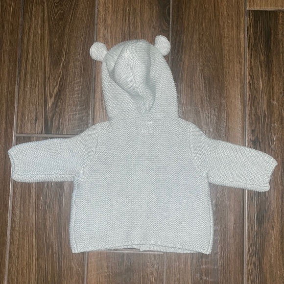 Gap baby 0-3 months Baby sweater with hoodie NWT - Picture 2 of 2